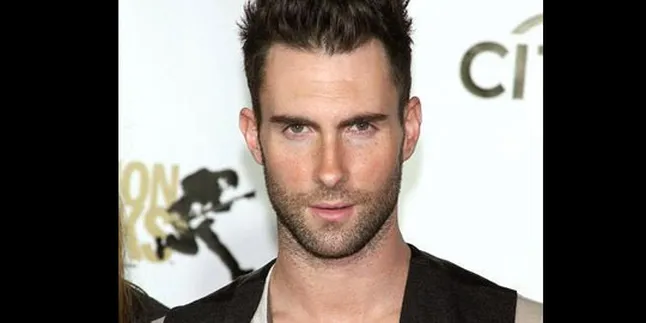Adam Levine Bugil Bareng Pacar!