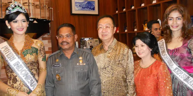 Maria Selena Nikmati Spa Disaksikan Warga Medan