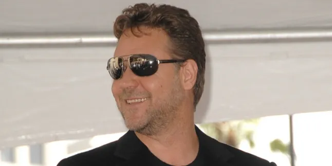 Russell Crowe Terlibat Pertarungan Seru