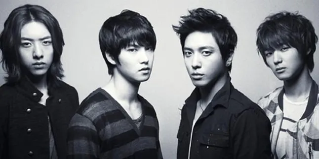 Show Rahasia CN Blue Dihentikan Polisi! Show Rahasia CN Blue Dihentikan Polisi!
