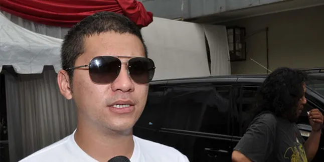 Takut Ketinggian, Gading Marten Justru Perankan Pilot