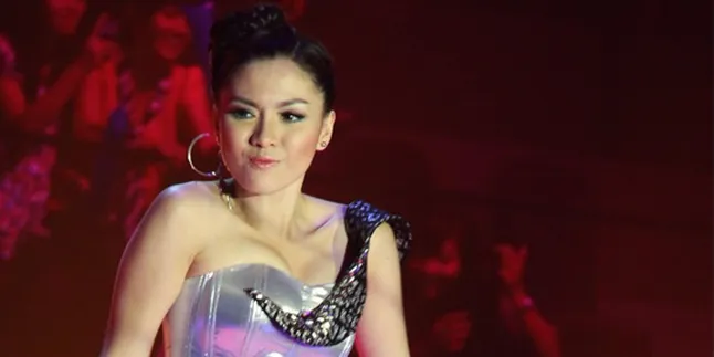 Vicky Shu Harus Pakai Boots