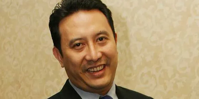 Sony Tulung Kemana-Mana Bawa Bedak