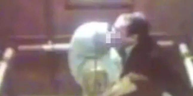 Diduga Wakil Rakyat Ciuman di Lift Diduga Wakil Rakyat Ciuman di Lift