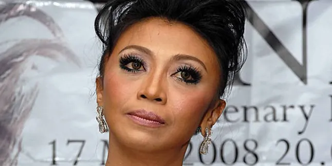 Trie Utami: Kita Ini Bukan Minyak Kayu Putih Trie Utami: Kita Ini Bukan Minyak Kayu Putih