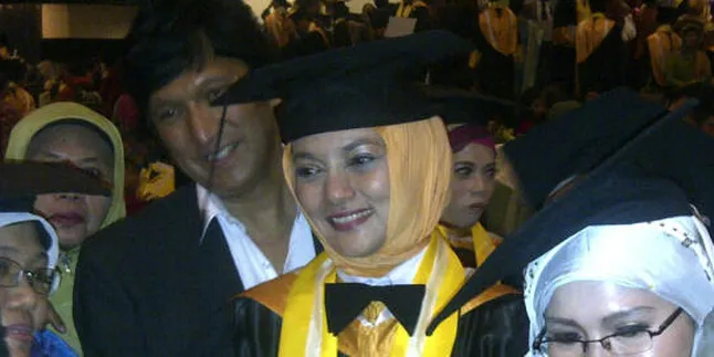 Marissa Haque Resmi Sandang Gelar MBA