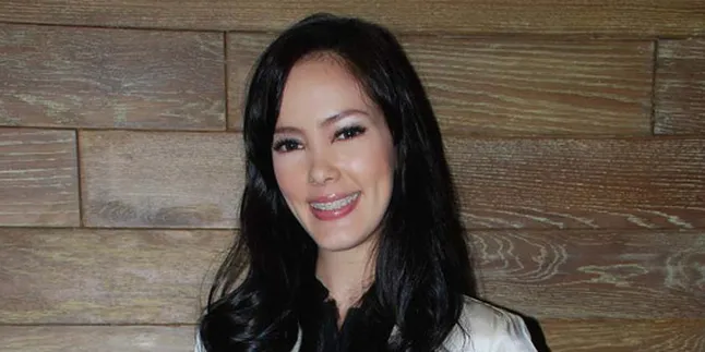 Cathy Sharon Nikmati Penampilan Ridho Rhoma