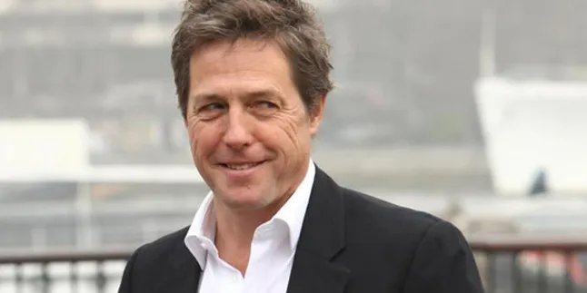 Pacar Hugh Grant Lebih Muda 30 Tahun?