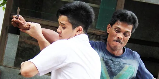 Wah, Derby Romero Berantem Sama Preman!