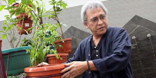 Iwan Fals Jadi Dalang 'Opera Diponegoro' Iwan Fals Jadi Dalang 'Opera Diponegoro'