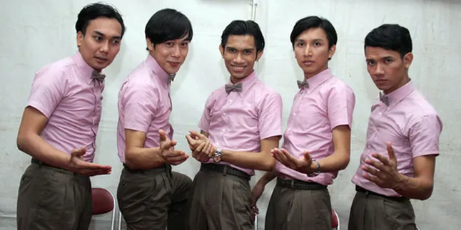 Dilanda Bosan, The Changcuters Mengamen