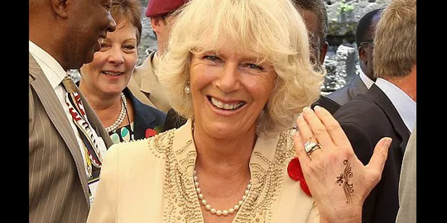 Wah, Istri Pangeran Charles Berani Pakai Tato!