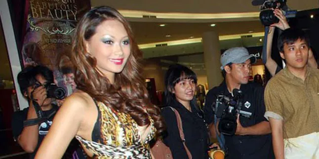 Perut Buncit, Indah Kalalo Segera Akhiri Fashion Show