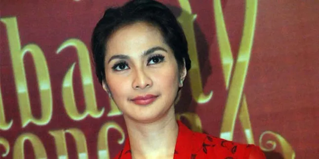 Maudy Koesnaedi Enjoy di Seni Pertunjukan