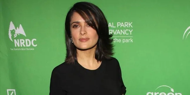 Salma Hayek: Tatap Mataku, Bukan Dadaku!
