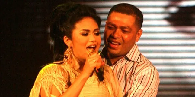 Denada Lamaran, KD Menangis