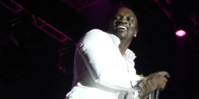Penonton Antusias di Konser Akon