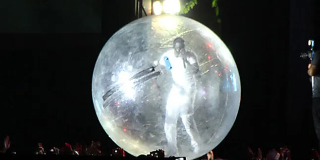 Akon Gila-Gilaan di Konser Kedua