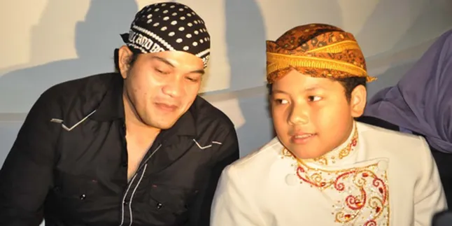 Beda Ibu, Anak-Anak Rhoma Tetap Rukun Beda Ibu, Anak-Anak Rhoma Tetap Rukun