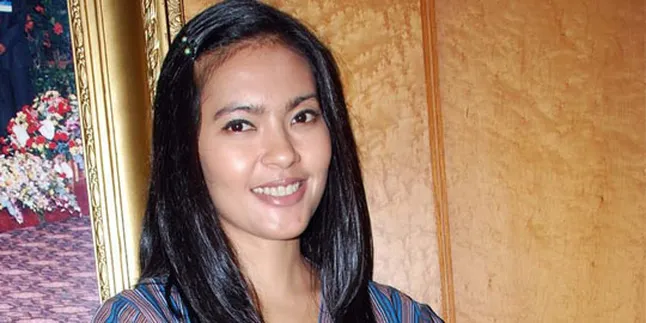 Lola Amaria Suka Lurik dan Batik Karena Unik