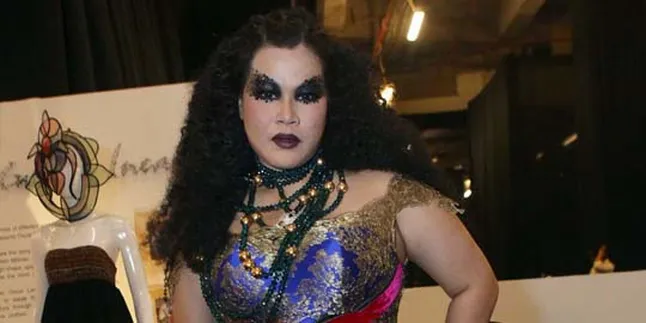 Ups! Oki Lukman Kepleset di Catwalk!