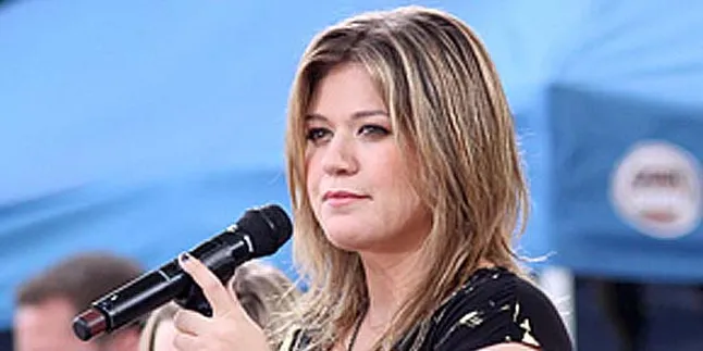 Lagu Kelly Clarkson Buat Cowok Takut?