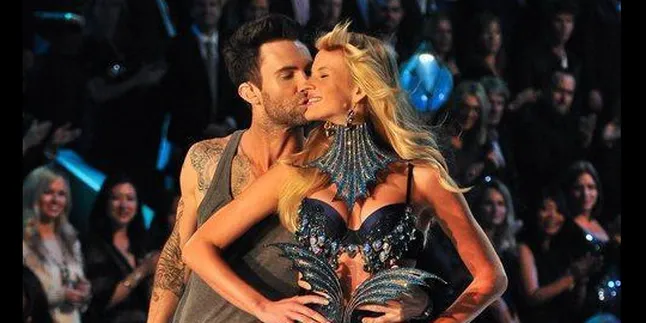 Gara-Gara Tato, Adam Levine 'Ditolak' Camer!