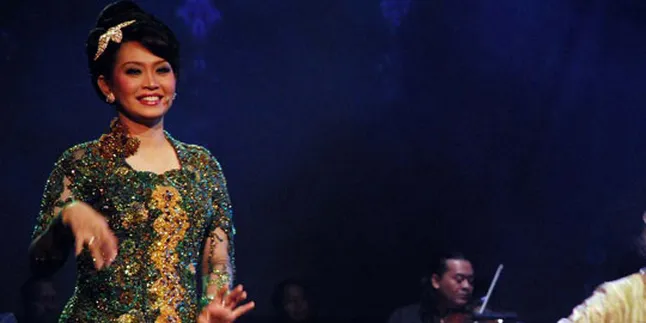 Nyanyi Keroncong, Ratna Listy Merinding