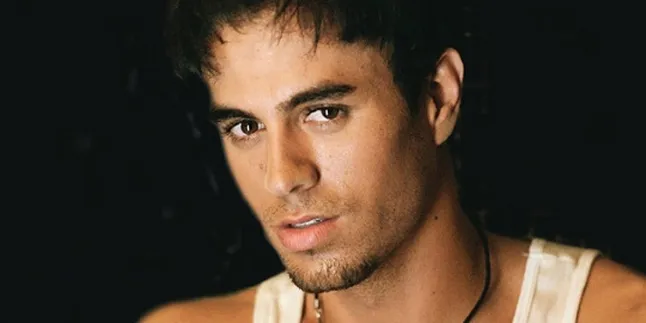 Perut Buncit, Kekasih Enrique Iglesias Hamil?