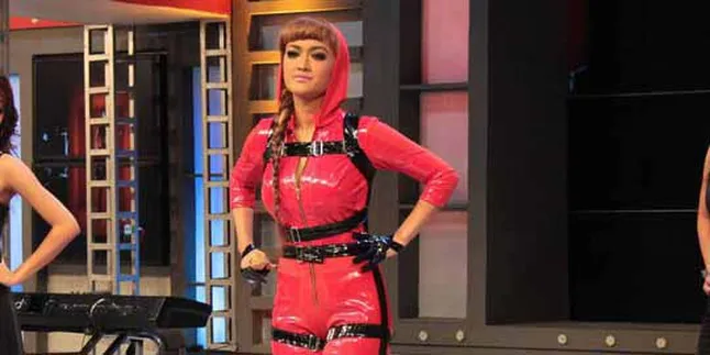 Serius Main Horor, Jupe Minta Restu Suzanna