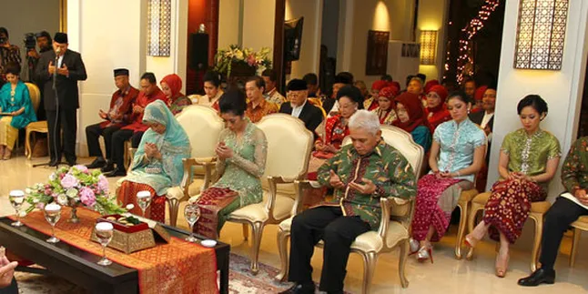 Usai Pengajian, Aliya Jalani Prosesi Siraman