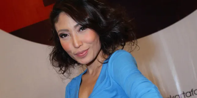 Ayu Dewi Ingin Operasi Plastik?