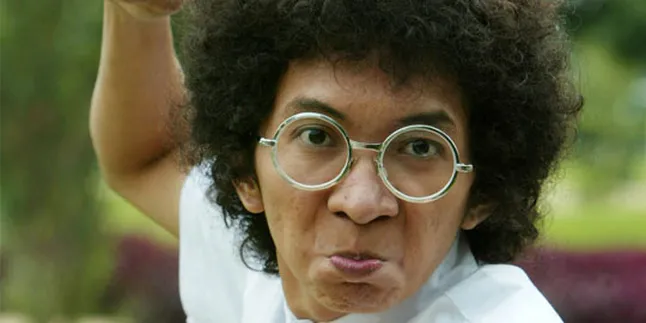 Jadi Pocong, Rizky Mocil Dihantui?