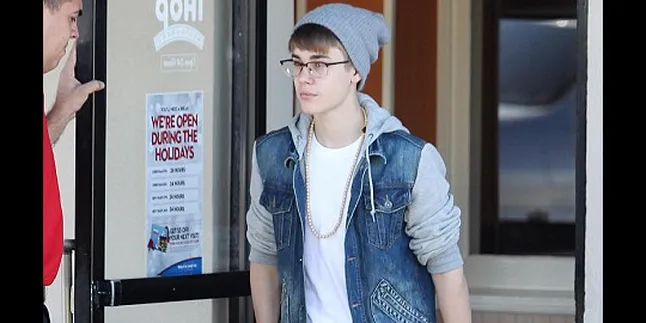 Busyet! Celana Dalam Justin Bieber Warna Pink! Busyet! Celana Dalam Justin Bieber Warna Pink!