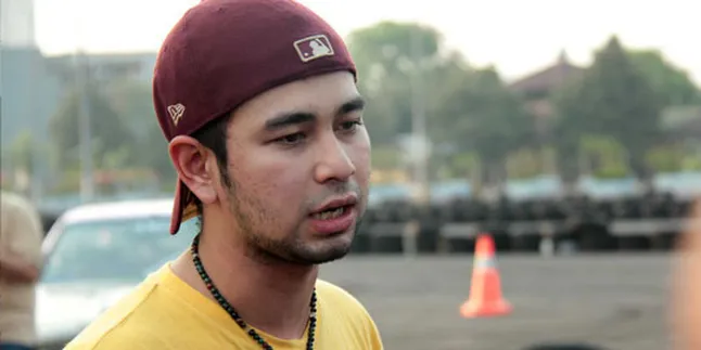 Raffi Ahmad Rutin Main Bola dan Badminton