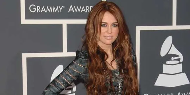 Miley Cyrus Pesta Sampai Pagi