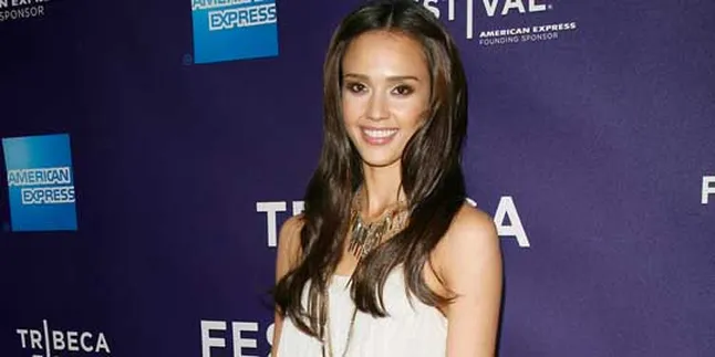 Jessica Alba Tak Sabar Rayakan Natal