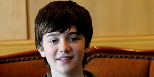 Greyson Chance Coba Makanan Asia