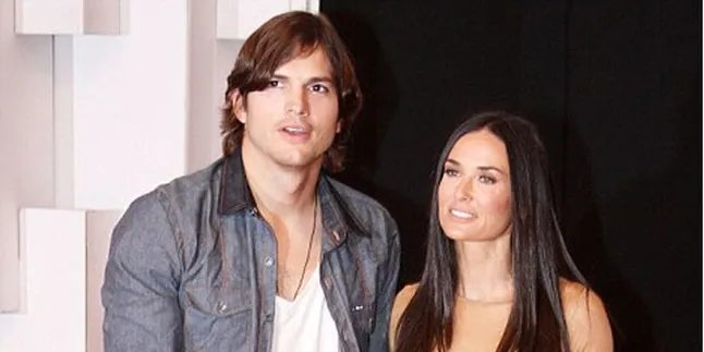 Demi - Ashton Perang di Twitter?