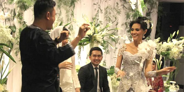 Zee Zee Shahab Langsung Goyang Suami