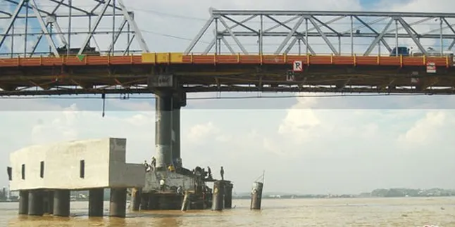 Duka Cita Artis Untuk Jembatan Kutai Kartanegara