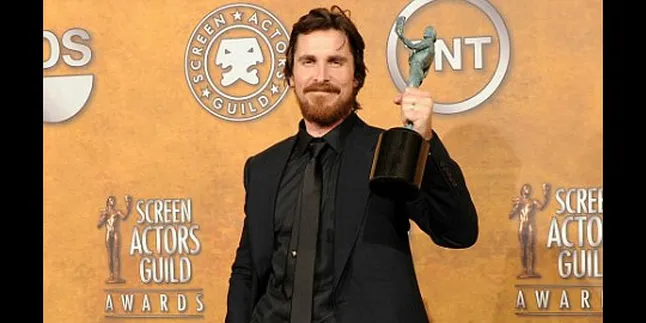 'DARK KNIGHT RISES' Akhir Petualangan Batman? 'DARK KNIGHT RISES' Akhir Petualangan Batman?