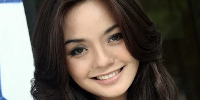 Cari Cowok, Gita Sinaga Ingin Yang Cerdas