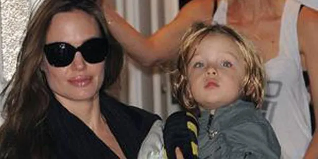 Angelina Jolie Ingin Serius Bisnis Pemakaman?