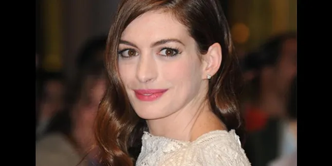 Anne Hathaway Segera Menikah!