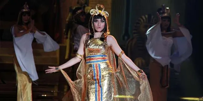 Rusuh, Vicky Shu Kapok Nonton Bola