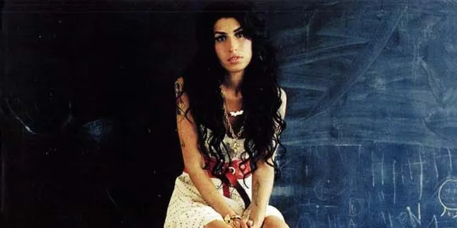 Baju Amy Winehouse Dilelang Ayahnya