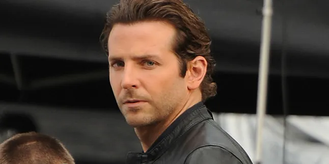 Walau Botak, Bradley Cooper Tetap Terseksi!