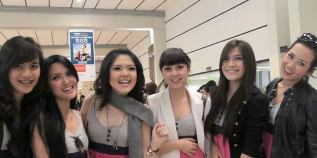 Tina With D Girls Syuting Klip di Singapura