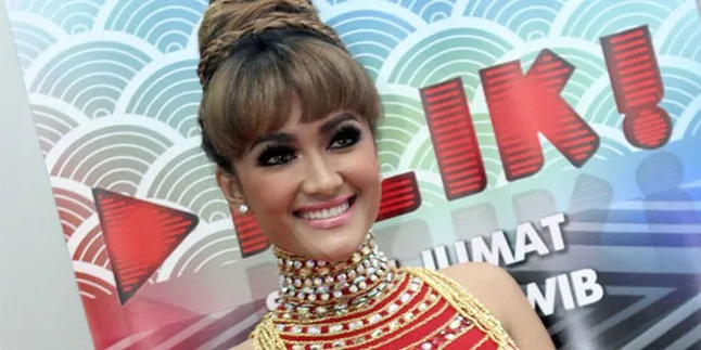 Julia Perez Dituduh Musyrik Oleh Sang Mama Julia Perez Dituduh Musyrik Oleh Sang Mama